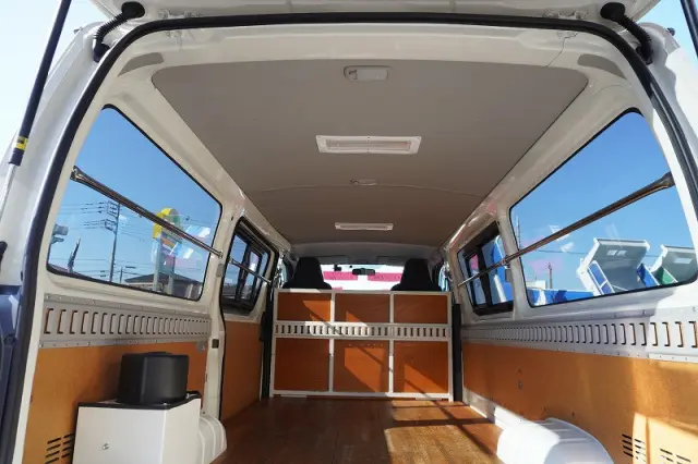 トヨタ ハイエースバン CBF-TRH200V(2WD)の写真17
