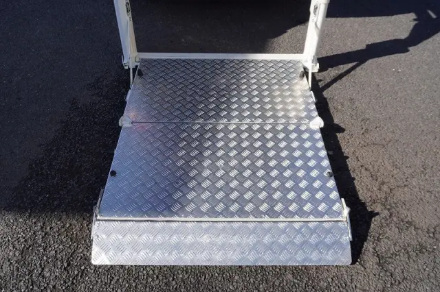 トヨタ ハイエースバン CBF-TRH200V(2WD)の写真19