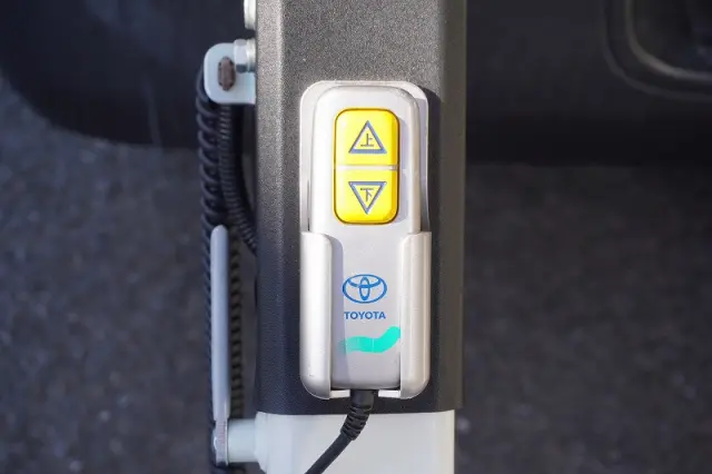 トヨタ ハイエースバン CBF-TRH200V(2WD)の写真20