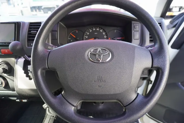 トヨタ ハイエースバン CBF-TRH200V(2WD)の写真29