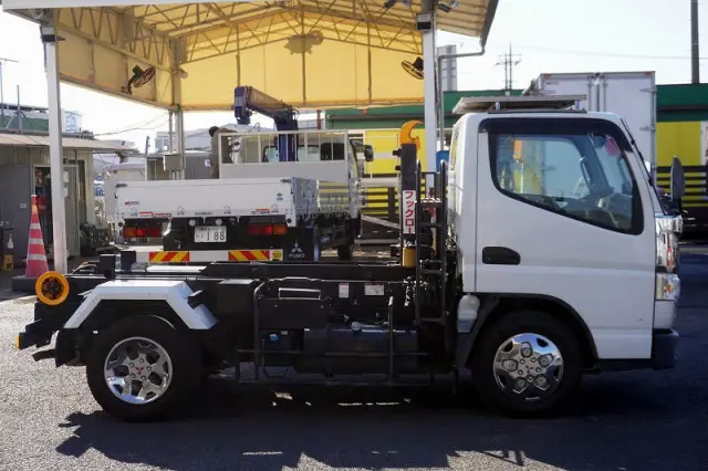 三菱 キャンター TPG-FBA50(2WD)の写真5