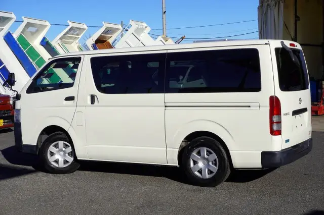 トヨタ ハイエースバン CBF-TRH200V(2WD)の写真7