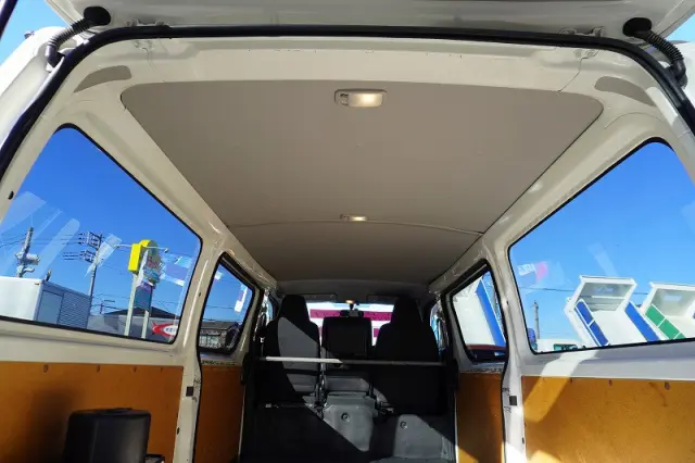 トヨタ ハイエースバン CBF-TRH200V(2WD)の写真17