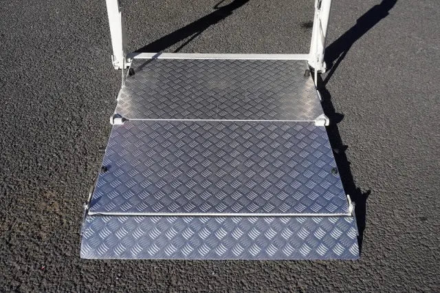 トヨタ ハイエースバン CBF-TRH200V(2WD)の写真19