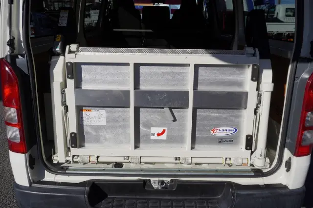 トヨタ ハイエースバン CBF-TRH200V(2WD)の写真23