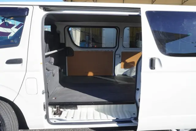 トヨタ ハイエースバン CBF-TRH200V(2WD)の写真26