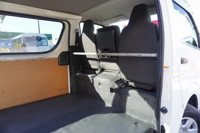 トヨタ ハイエースバン CBF-TRH200V(2WD)の写真28