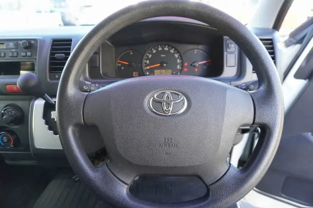 トヨタ ハイエースバン CBF-TRH200V(2WD)の写真29