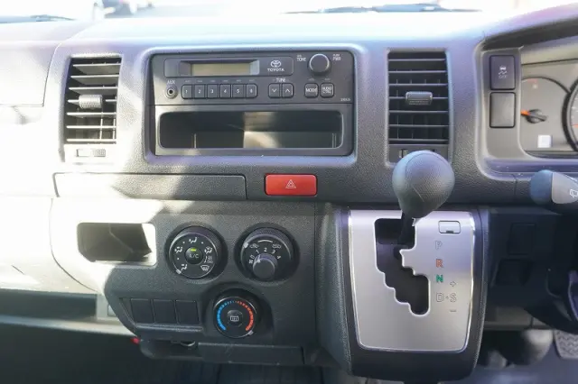 トヨタ ハイエースバン CBF-TRH200V(2WD)の写真31