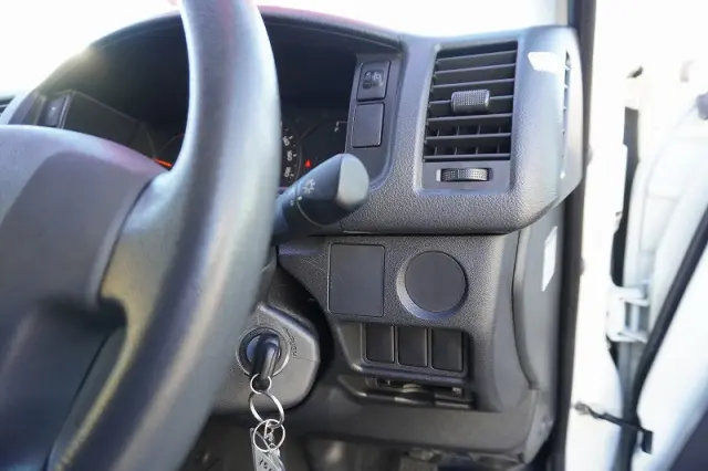 トヨタ ハイエースバン CBF-TRH200V(2WD)の写真32