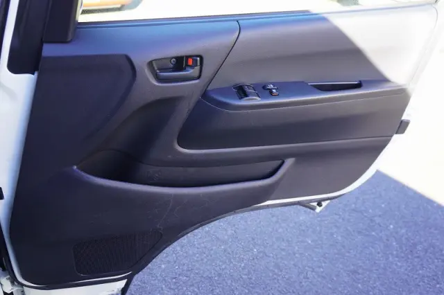 トヨタ ハイエースバン CBF-TRH200V(2WD)の写真34