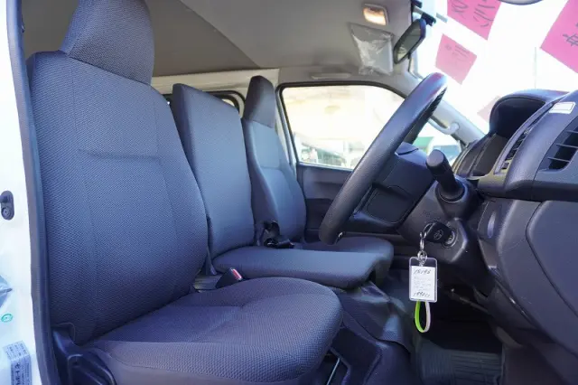トヨタ ハイエースバン CBF-TRH200V(2WD)の写真35