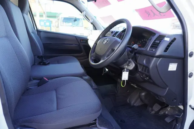 トヨタ ハイエースバン CBF-TRH200V(2WD)の写真36