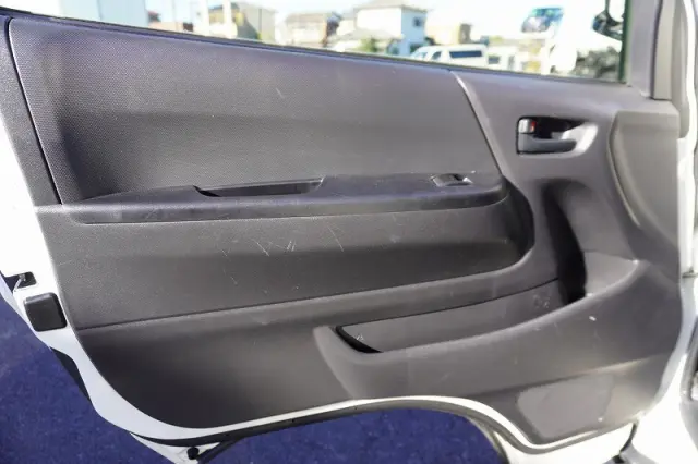 トヨタ ハイエースバン CBF-TRH200V(2WD)の写真39