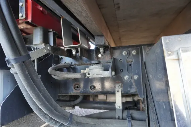 いすゞ エルフ 2RG-NPR88AR(2WD)の写真12