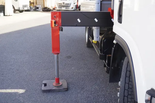 いすゞ エルフ 2RG-NPR88AR(2WD)の写真26