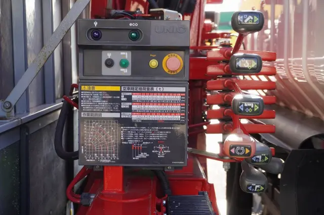 いすゞ エルフ 2RG-NPR88AR(2WD)の写真30