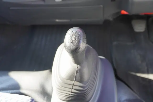 いすゞ エルフ 2RG-NPR88AR(2WD)の写真34