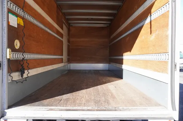 いすゞ エルフ TKG-NMR85AN(2WD)の写真21