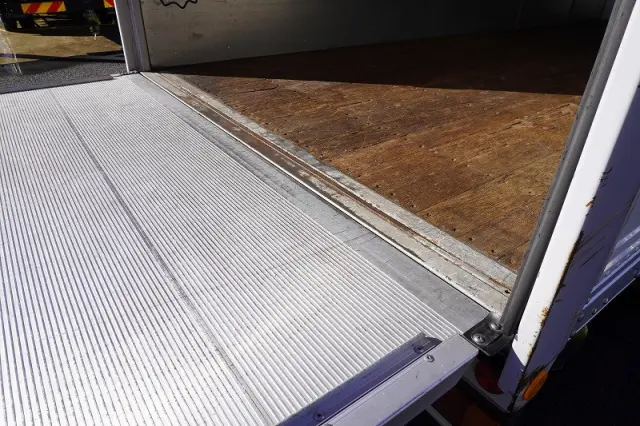 いすゞ エルフ TKG-NMR85AN(2WD)の写真28