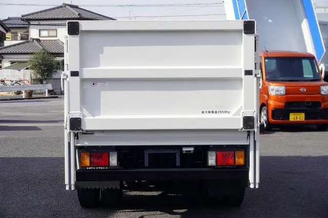 いすゞ エルフ 2RG-NKR88A(2WD)の写真4