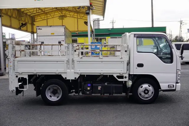 いすゞ エルフ 2RG-NKR88A(2WD)の写真5