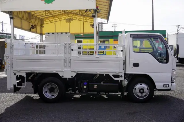 いすゞ エルフ 2RG-NKR88A(2WD)の写真5