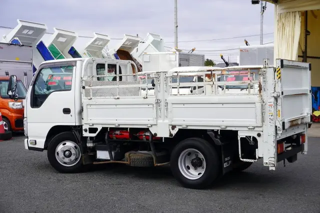 いすゞ エルフ 2RG-NKR88A(2WD)の写真7