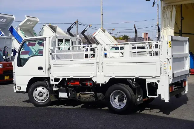 いすゞ エルフ 2RG-NKR88A(2WD)の写真7