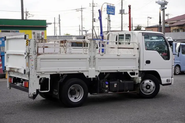 いすゞ エルフ 2RG-NKR88A(2WD)の写真8