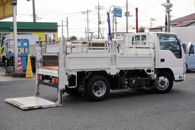 いすゞ エルフ 2RG-NKR88A(2WD)の写真9