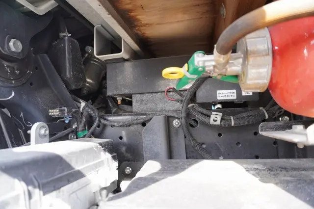 いすゞ エルフ 2RG-NKR88A(2WD)の写真13