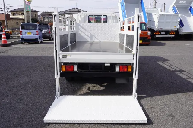 いすゞ エルフ 2RG-NKR88A(2WD)の写真18