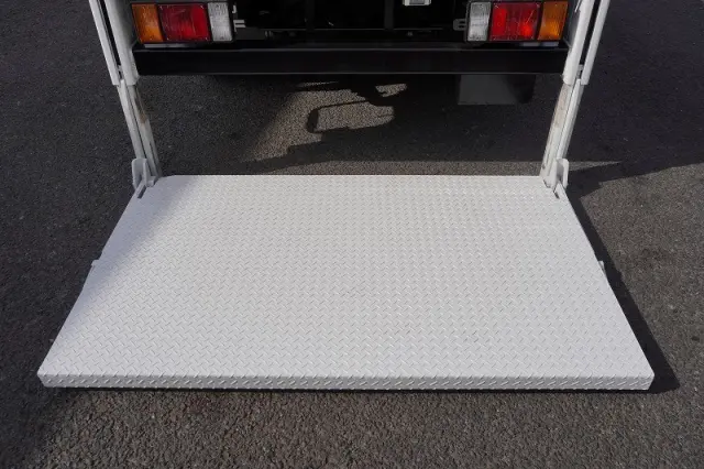 いすゞ エルフ 2RG-NKR88A(2WD)の写真21