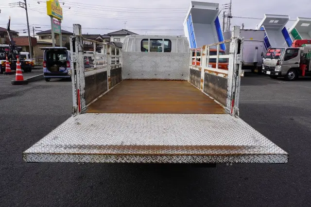 いすゞ エルフ 2RG-NKR88A(2WD)の写真26