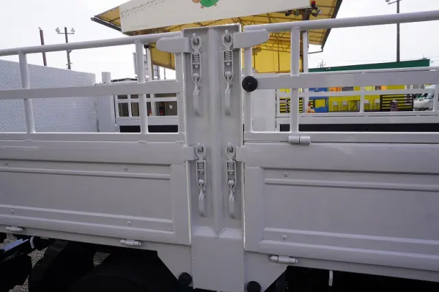 いすゞ エルフ 2RG-NKR88A(2WD)の写真28