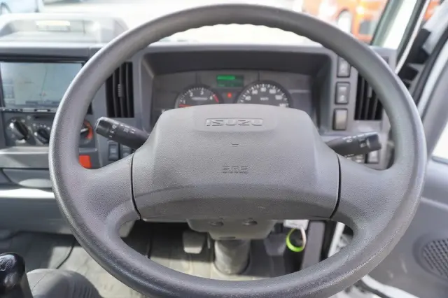 いすゞ エルフ 2RG-NKR88A(2WD)の写真33