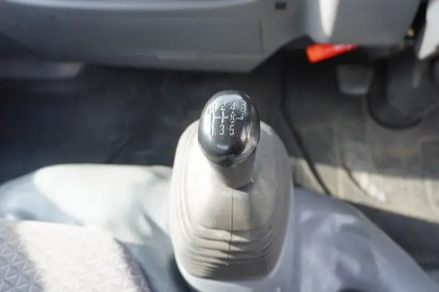 いすゞ エルフ 2RG-NKR88A(2WD)の写真36