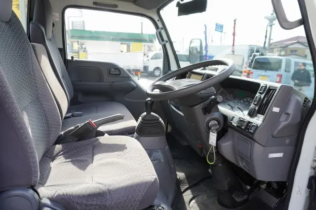 いすゞ エルフ 2RG-NKR88A(2WD)の写真43