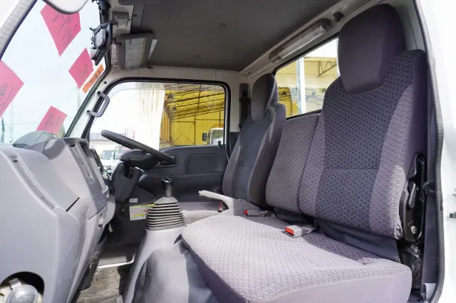 いすゞ エルフ 2RG-NKR88A(2WD)の写真43