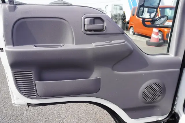 いすゞ エルフ 2RG-NKR88A(2WD)の写真44