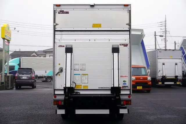 いすゞ エルフ TRG-NMR85AN(2WD)の写真4