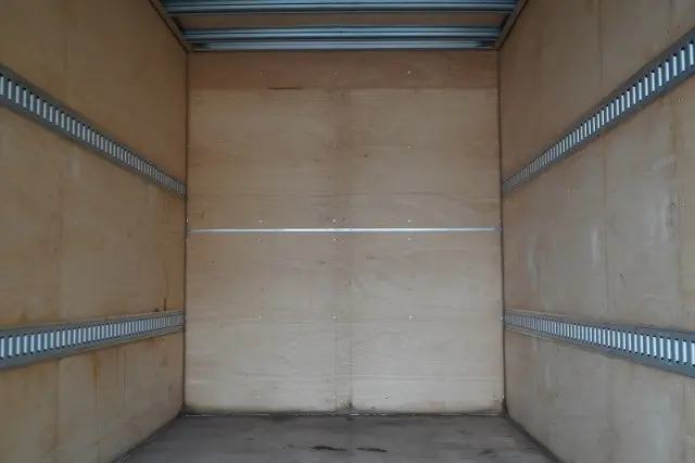 いすゞ エルフ TRG-NMR85AN(2WD)の写真23