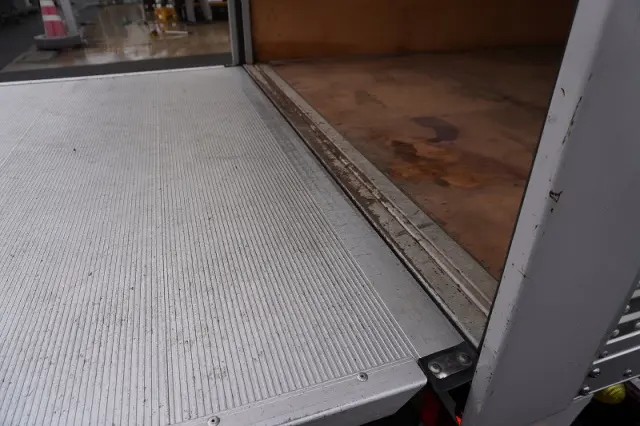 いすゞ エルフ TRG-NMR85AN(2WD)の写真27