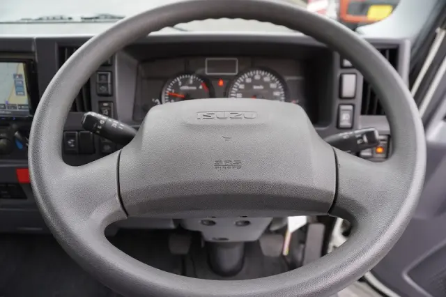 いすゞ エルフ TRG-NMR85AN(2WD)の写真33