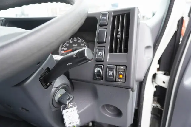 いすゞ エルフ TRG-NMR85AN(2WD)の写真38