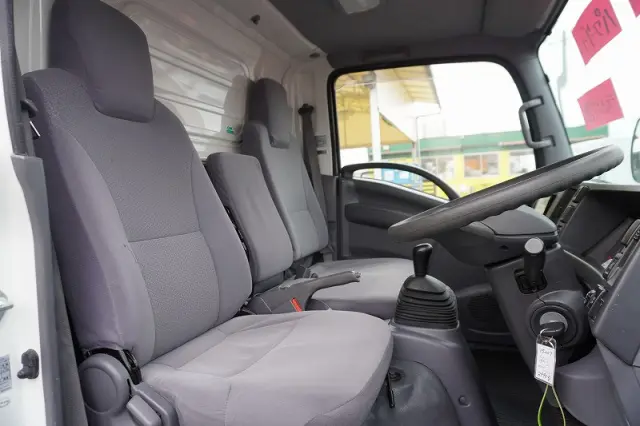 いすゞ エルフ TRG-NMR85AN(2WD)の写真40