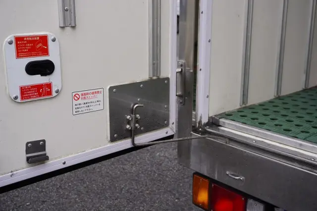 いすゞ エルフ 2RG-NLR88AN(2WD)の写真26