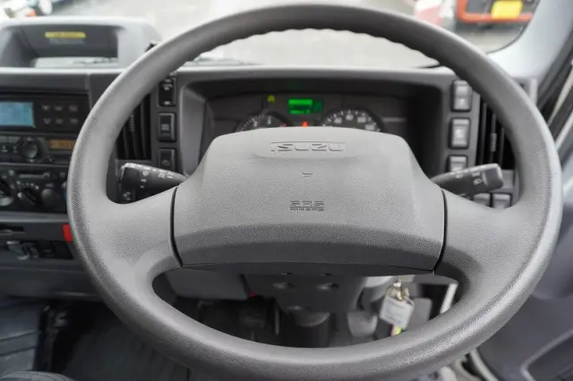 いすゞ エルフ 2RG-NLR88AN(2WD)の写真31