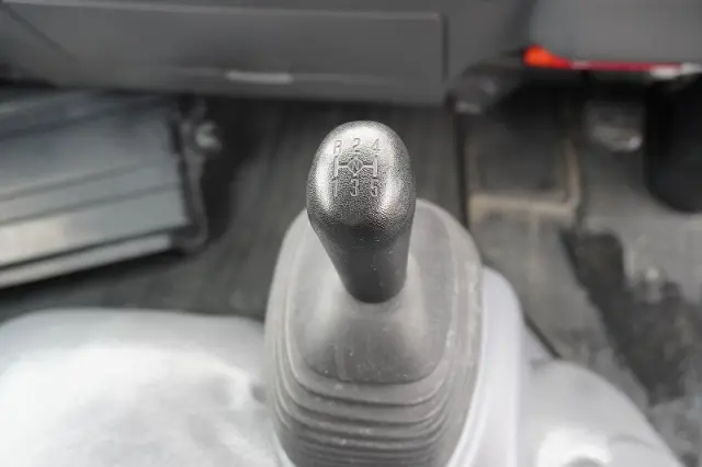 いすゞ エルフ 2RG-NLR88AN(2WD)の写真32